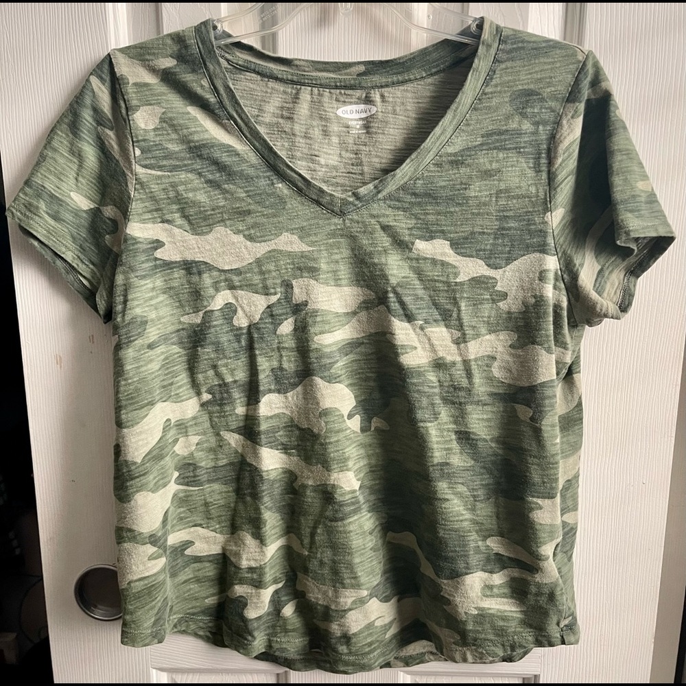 OLD NAVY CAMO PRINT EVERYWEAR T-SHIRT